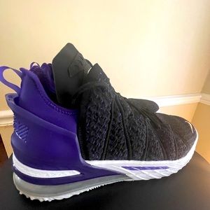 Men’s Lebron basketball sneakers